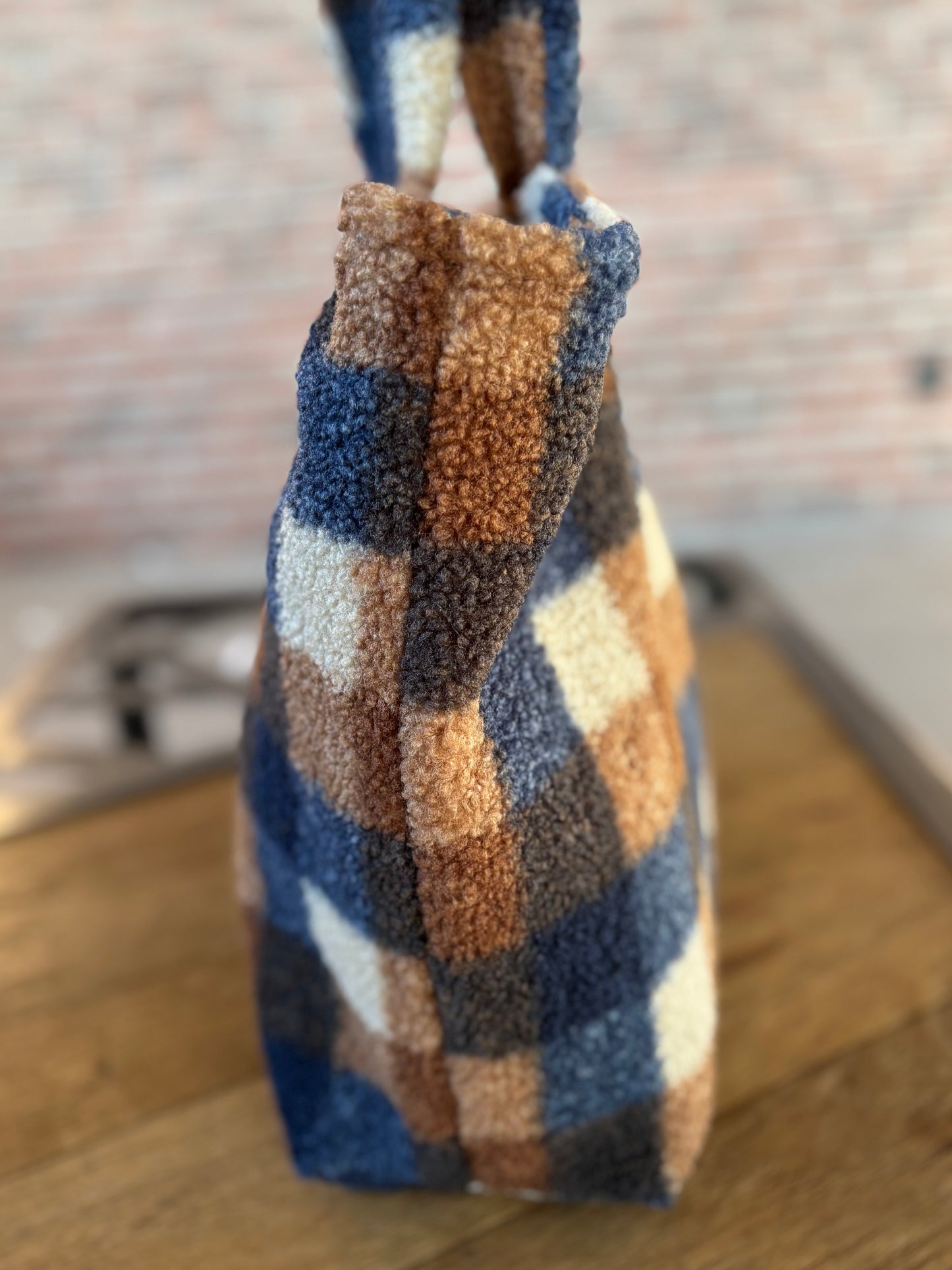 Sac fourre-tout moumoute à carreaux