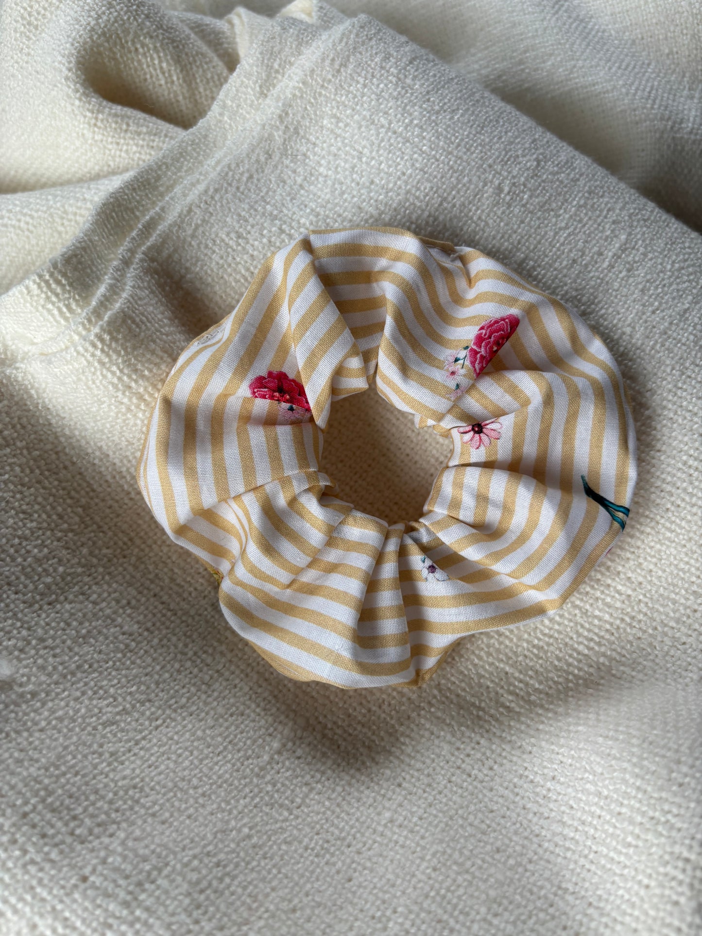 Chouchou jaune à rayure